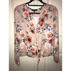 NWT Sanctuary floral front tie blouse